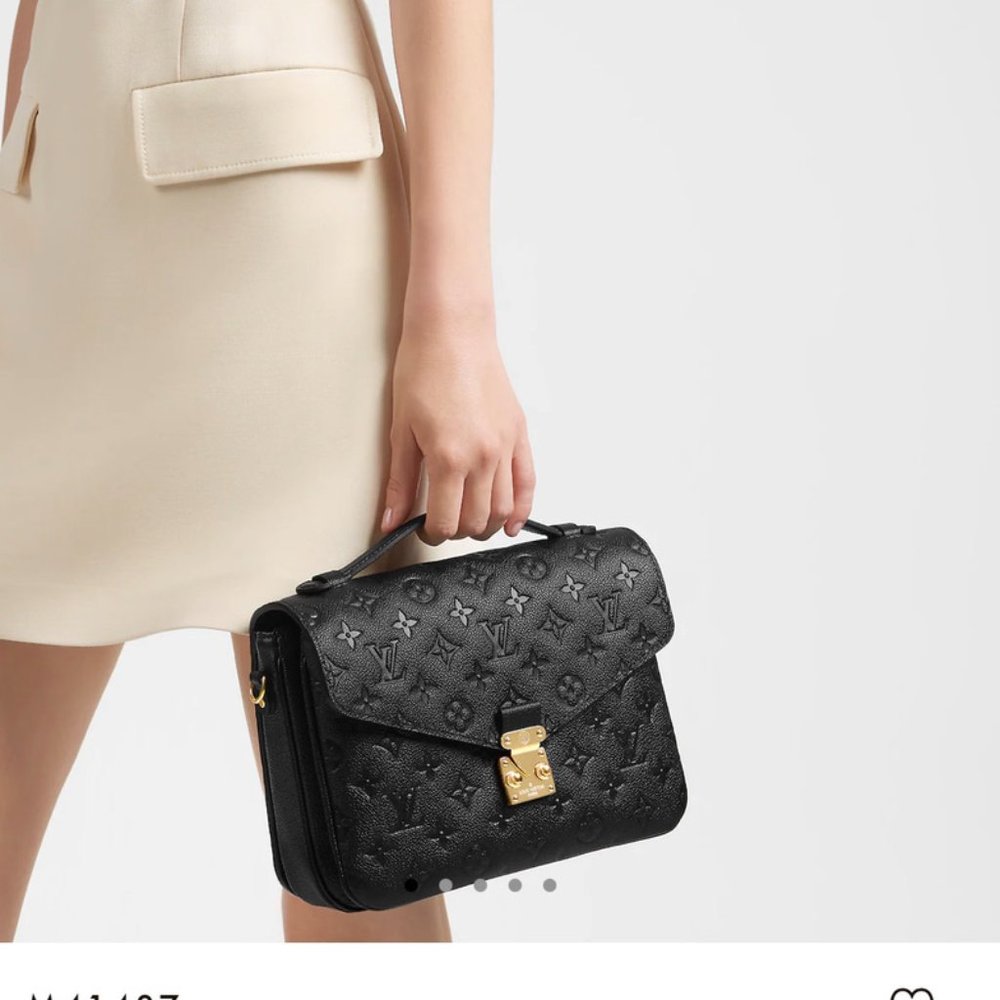 Louis Vuitton~ POCHETTE METIS~ Black